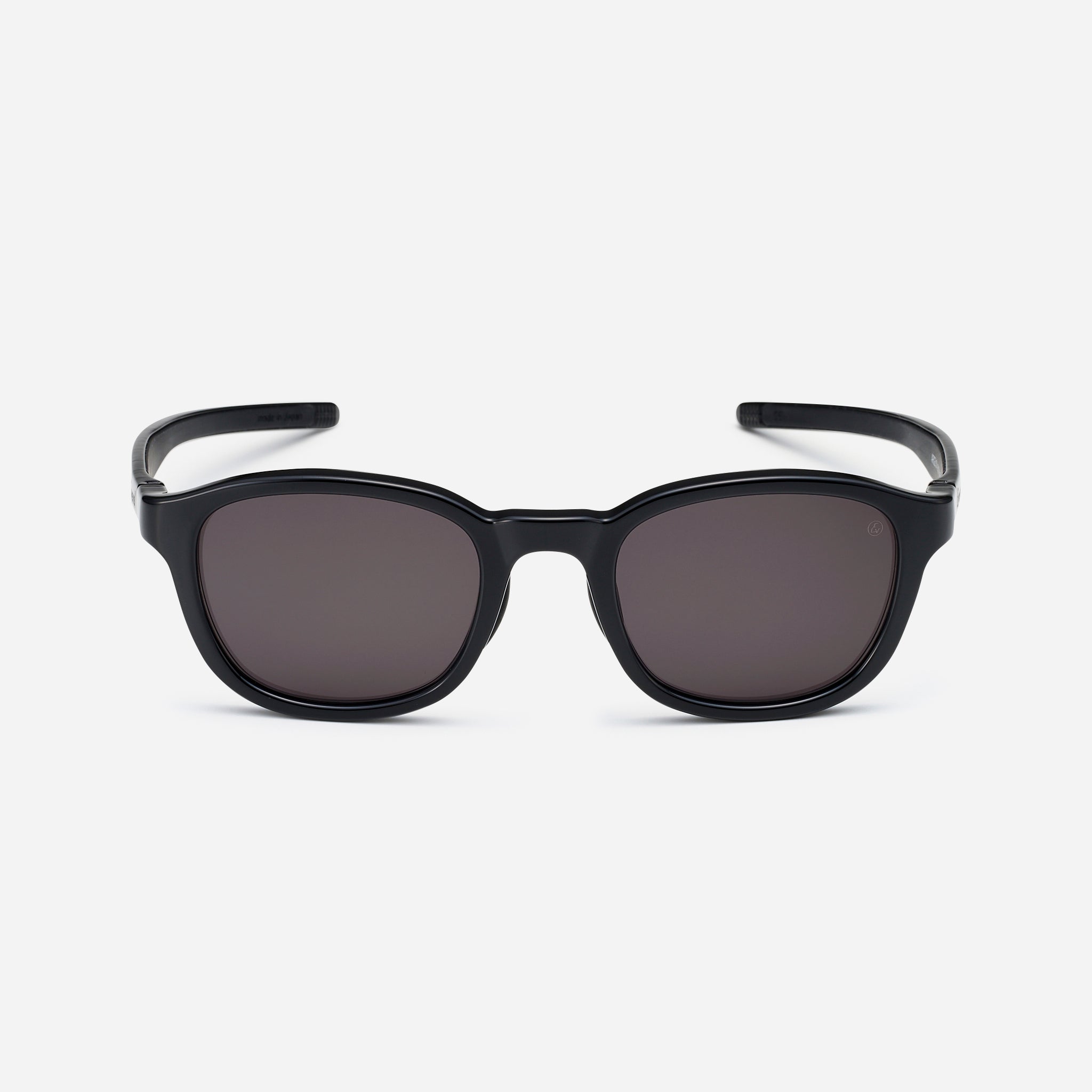 ARCE (52) BK-DG-DK.GRY｜サングラスのEyevol（アイヴォル）公式