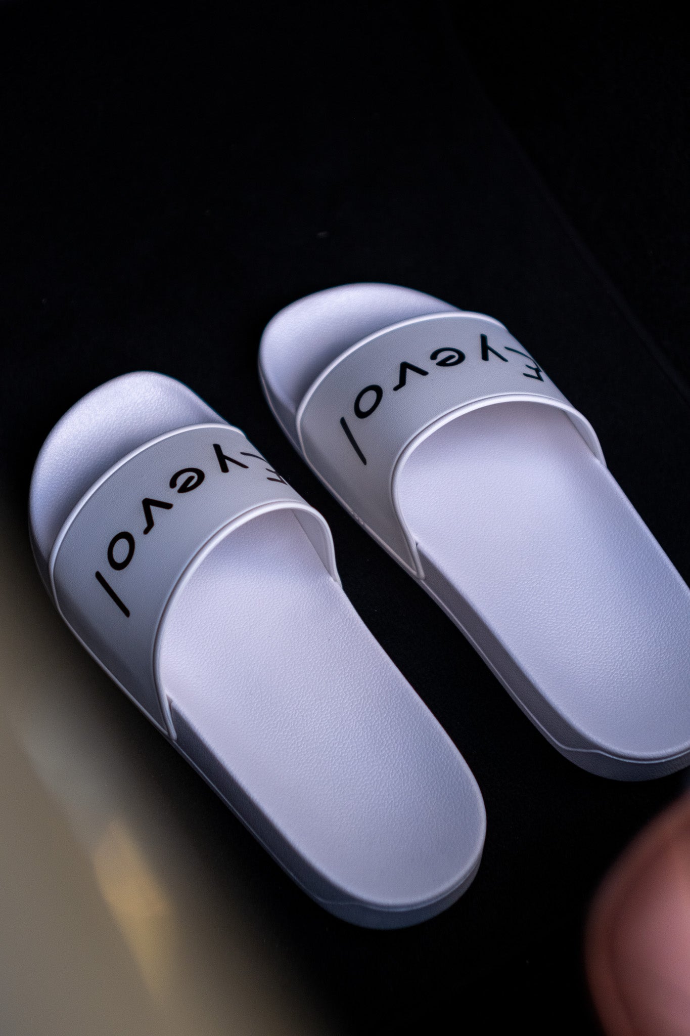 EYEVOL SLIDE SANDALS