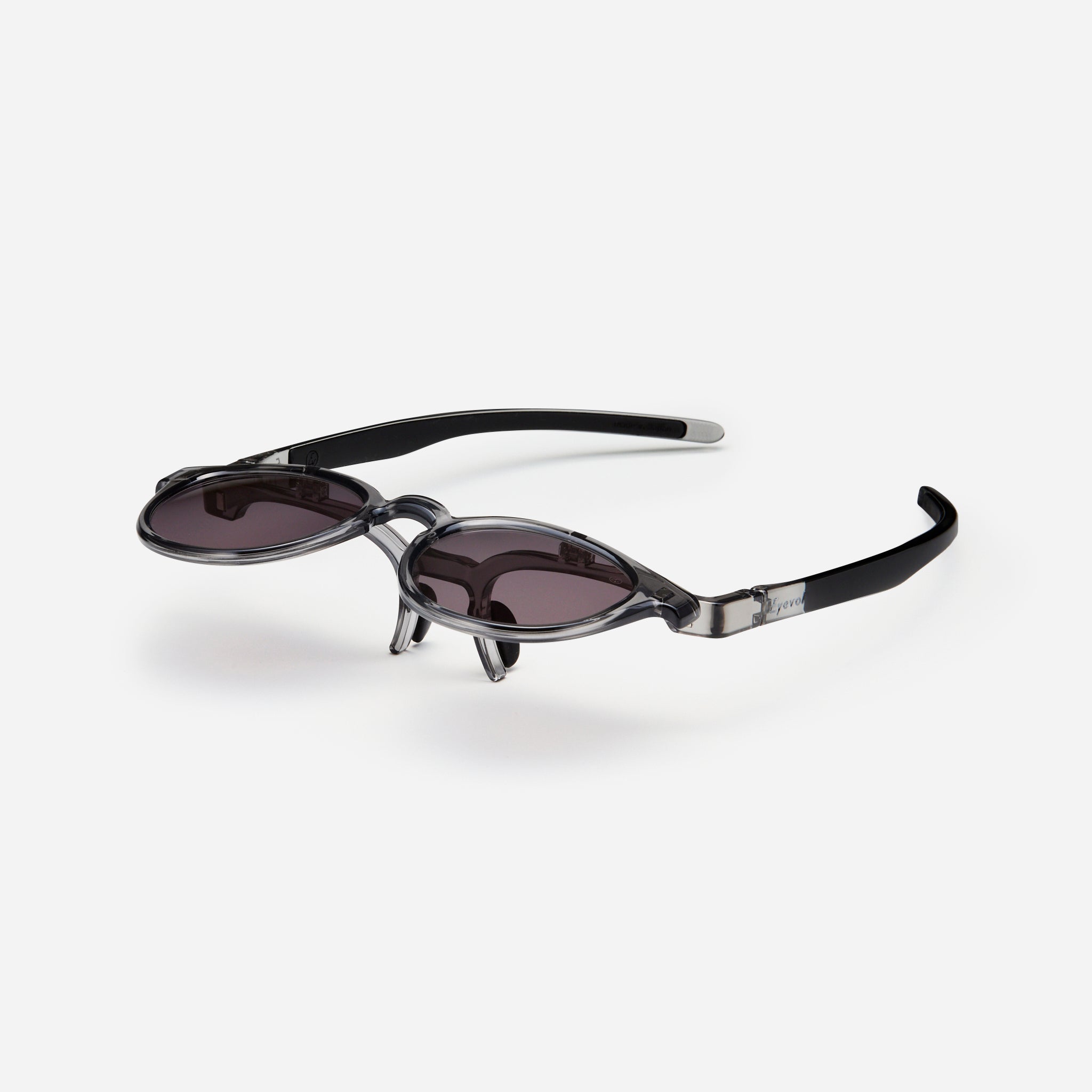 LEIFER III (51)-FP BK-DG-DK.GRY｜サングラスのEyevol（アイヴォル