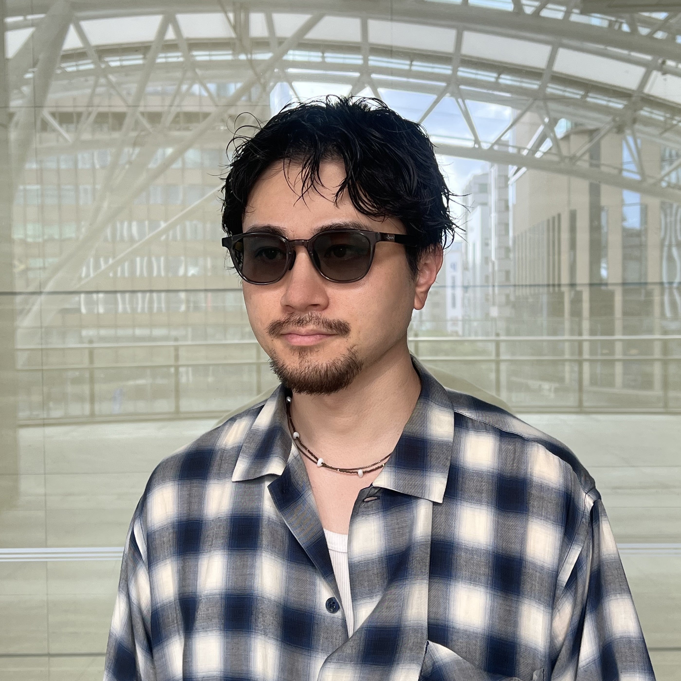 MILBURN (51) グレー 着用イメージ