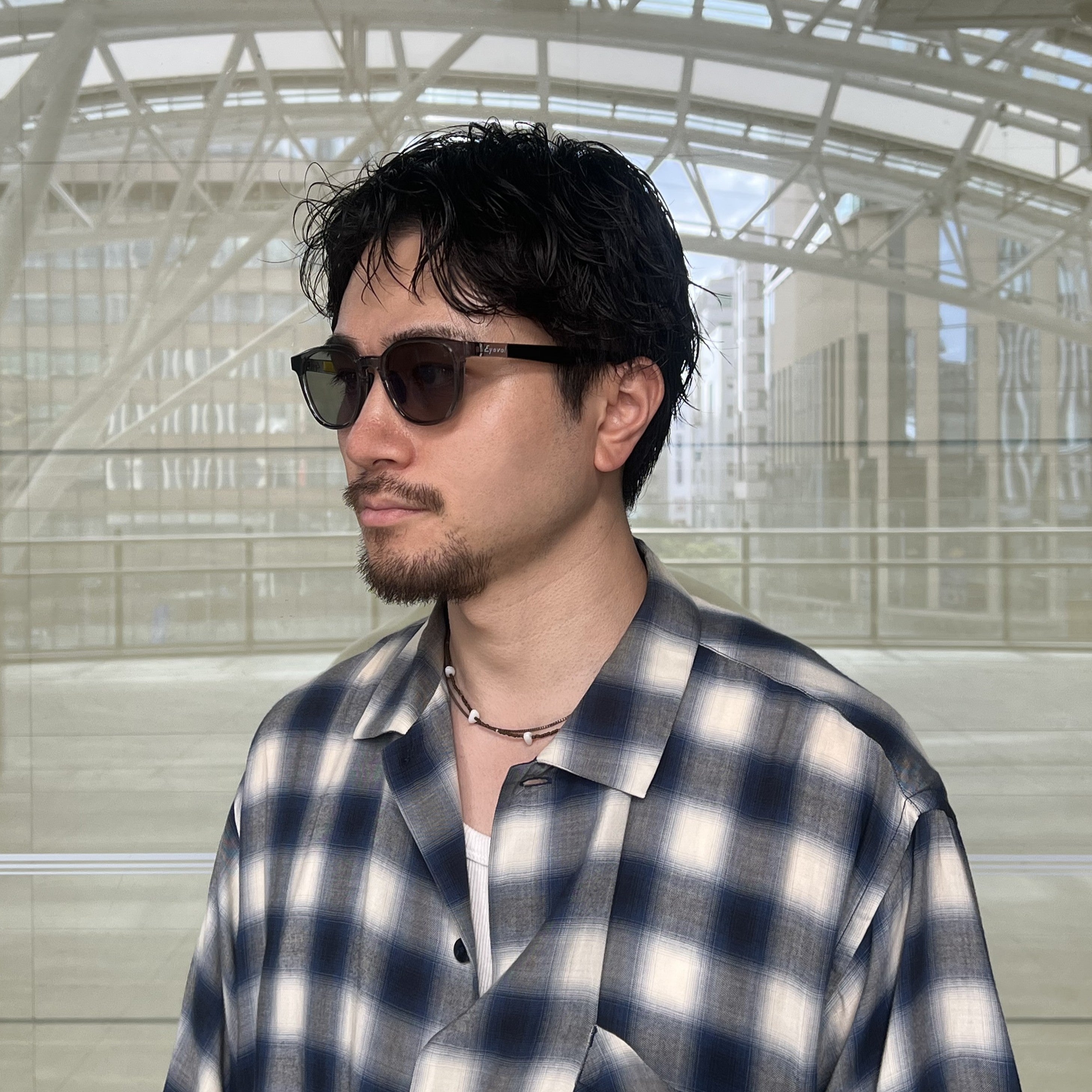 MILBURN (51) グレー 着用イメージ